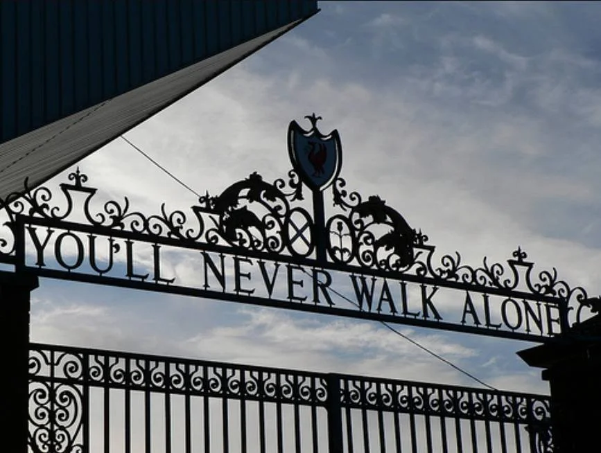 You'll Never Walk Alone - Shankly-poort van het Anfield-stadion, Liverpool