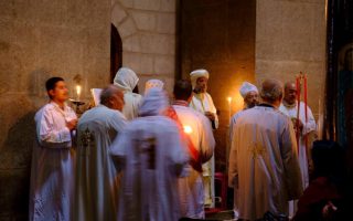 Koptische monniken tijdens een ceremonie in de Heilig Grafkerk
