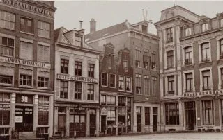 Deel van het Rembrandtplein in Amsterdam rond 1875