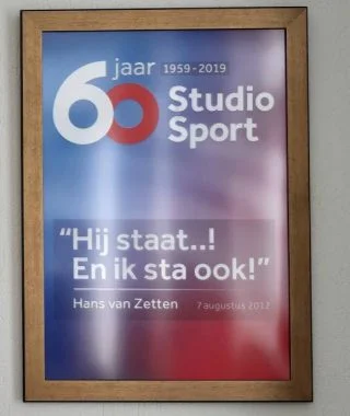 Poster in de woning van Hans van Zetten