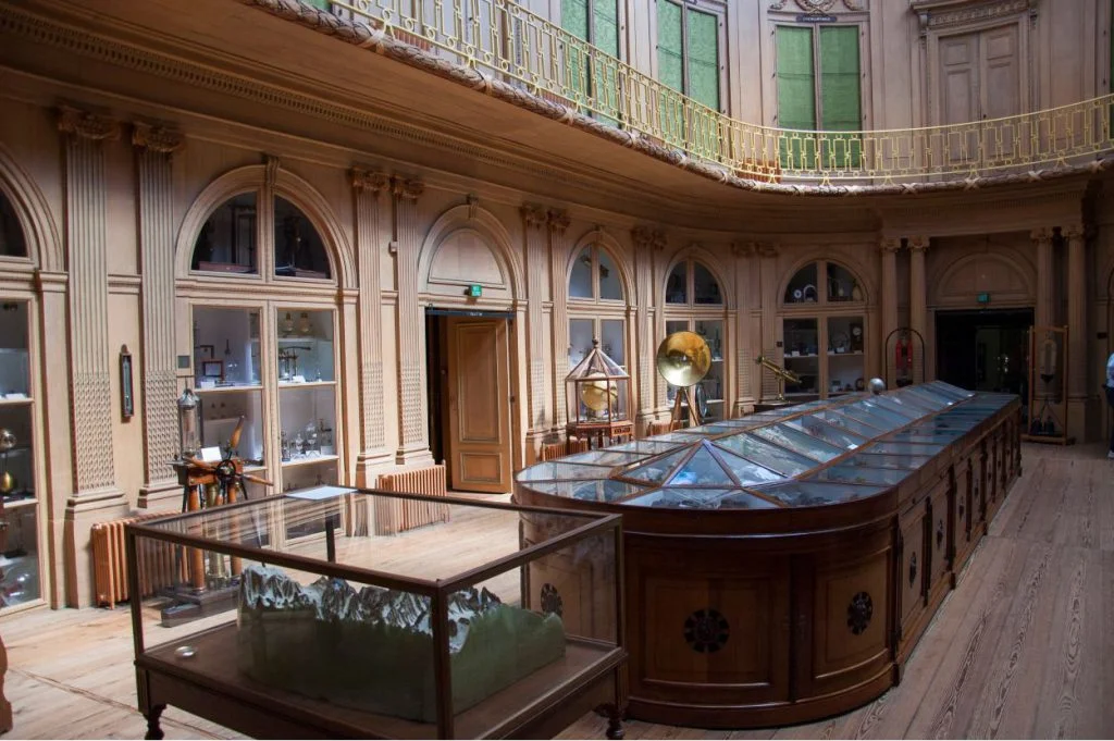 De beroemde ovale zaal van Teylers Museum