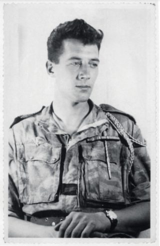 Wim Vaals in het uniform van de parachutisten van het 1ste REP
