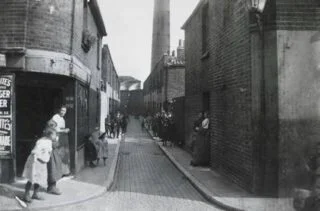 Deptford slum in Londen - Benmore Street, ca. 1900 