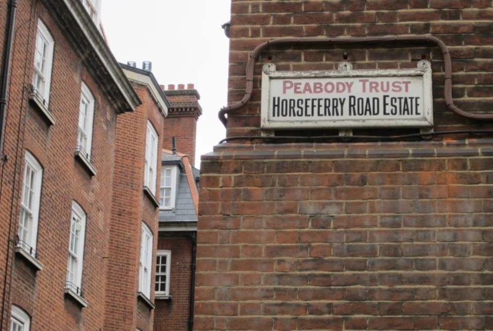 Bord van The Peabody Trust in Londen 