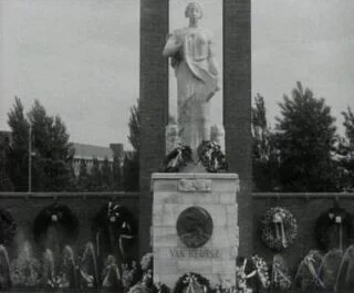 Van Heutsz-monument in Amsterdam, bij de onthulling in 1935