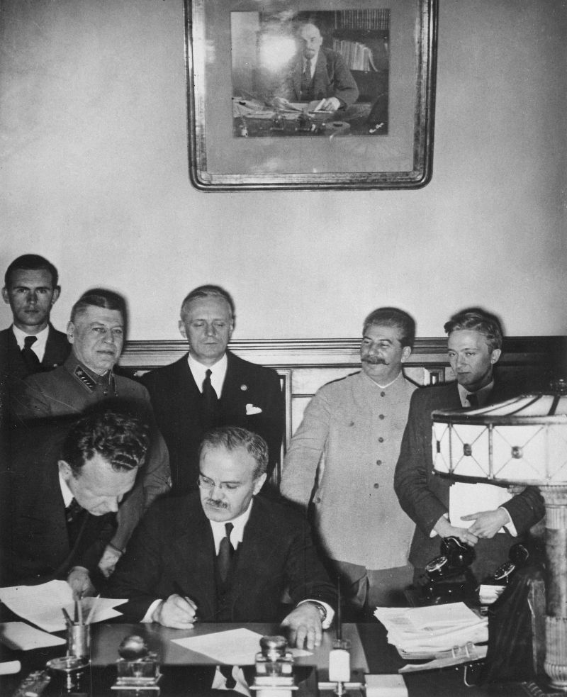 Ondertekening van het Molotov-Ribbentroppact 
