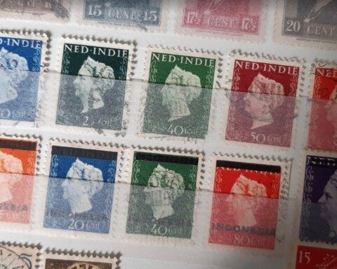 Postzegels uit Nederlands-Indië, met onderaan overgedrukte exemplaren, voor de nieuwe Republik Indonesia