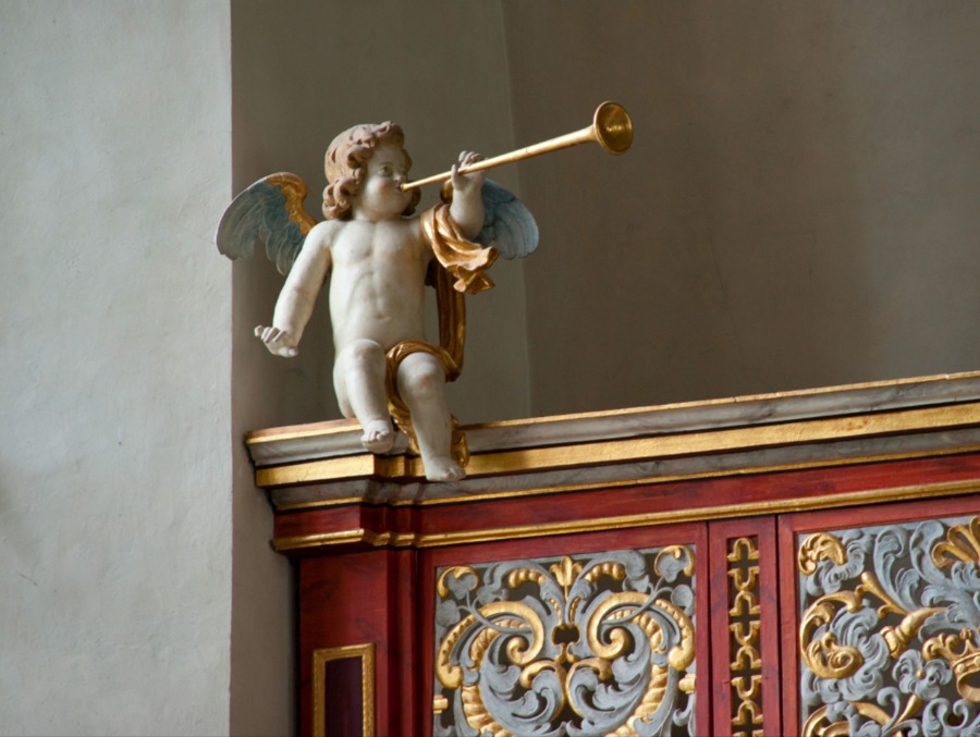 Musicerende engel aan het Orgel van de abdijkerk van Corvey, welterbewestwerkcorvey.de, Foto: Kalle Noltenhans