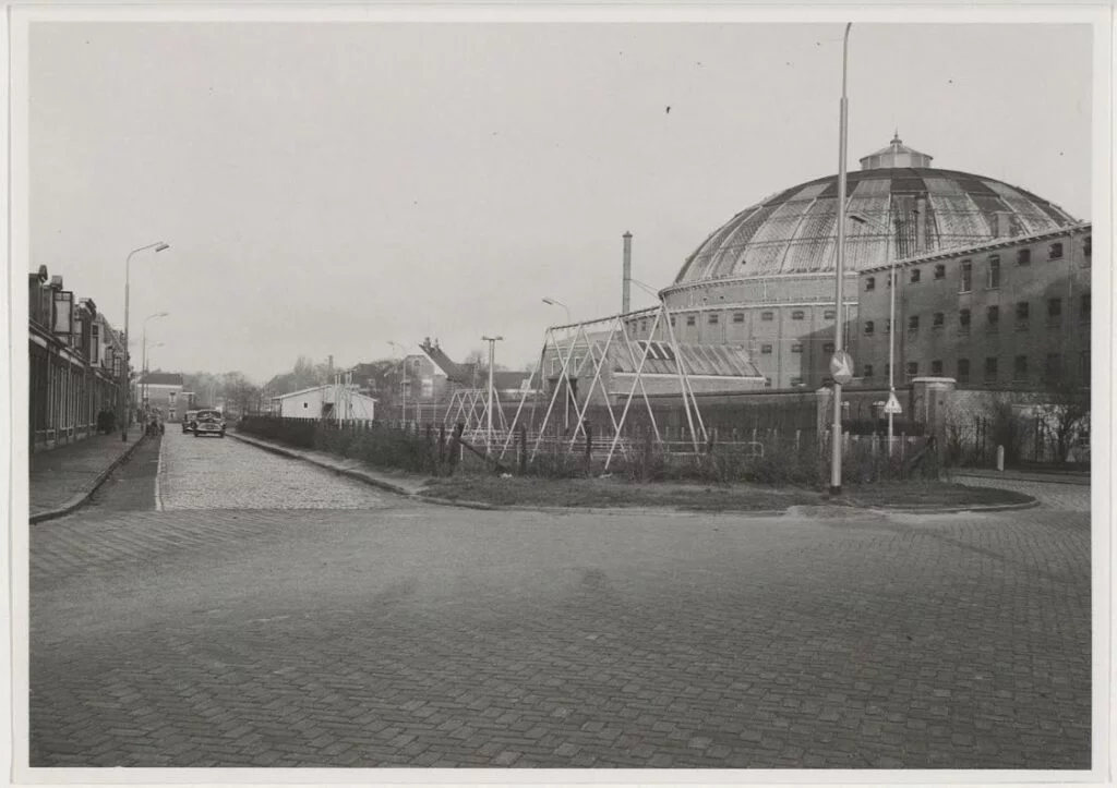 Papentorenvest. Hoek Harmenjansweg, ziende naar het oosten. Willem Jan van Borselen, 1949 – 1951, collectie Noord-Hollands Archief