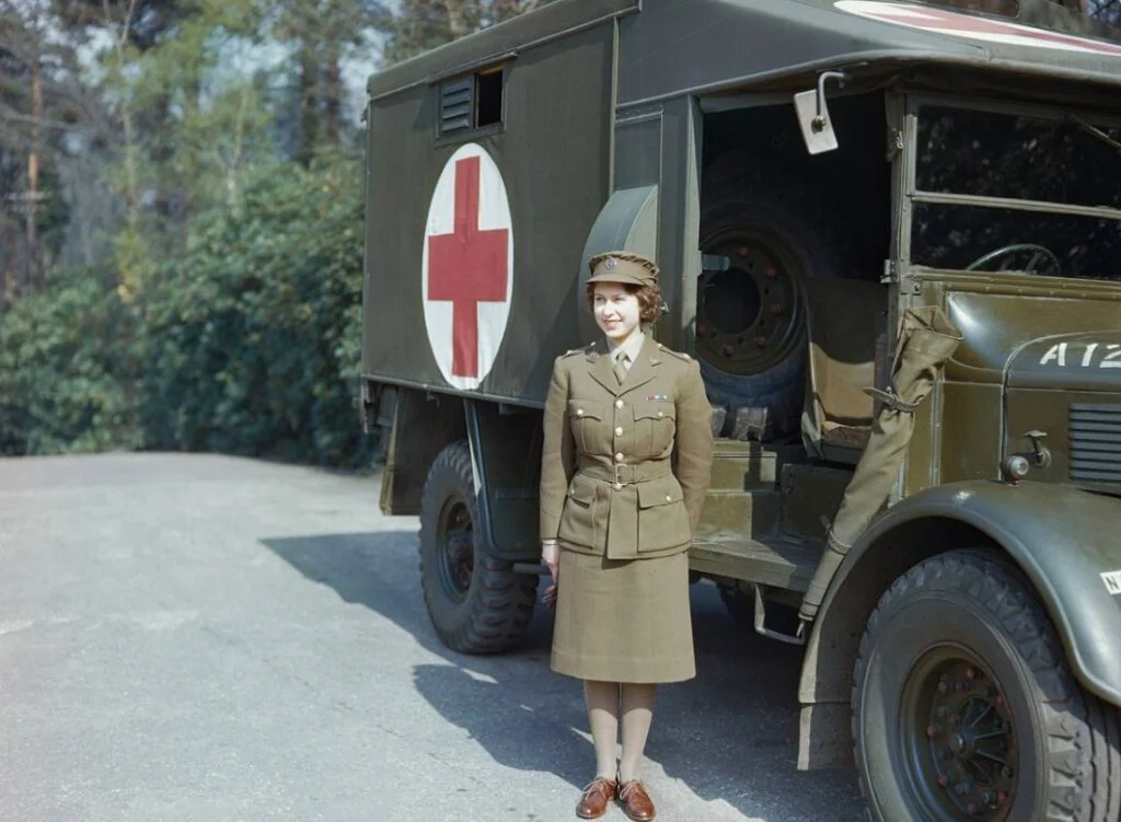 De latere koningin Elizabeth II tijdens de Tweede Wereldoorlog, april 1945