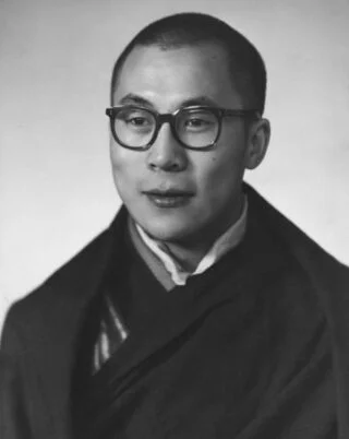 Tenzin Gyatso, de veertiende Dalai Lama in 1956 in New Delhi 