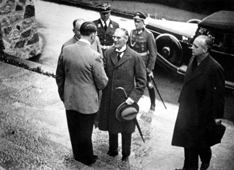 Adolf Hitler verwelkomt Nevill Chamberlain bij de Berghof, 15 september 1938