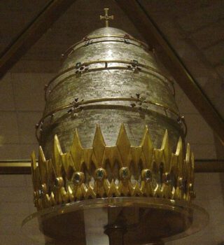 Afbeelding van een pauselijke tiara (in dit geval van paus Paulus VI) 