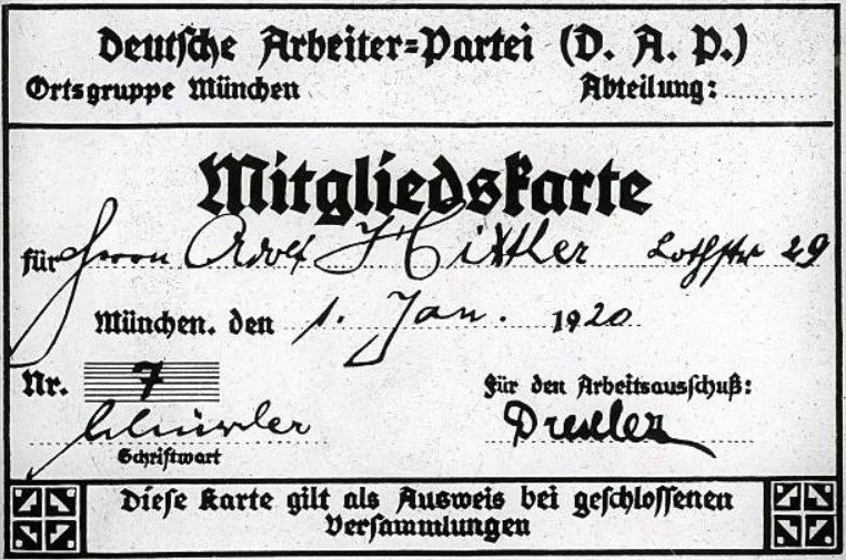 Hitlers lidmaatschapskaart van de DAP. Op deze geretoucheerde foto heeft Hitler lidmaatschapsnummer 7, in werkelijkheid was dit 555.