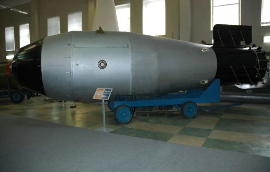 Replica van de Tsar Bomba in het Sarov atoombommuseum