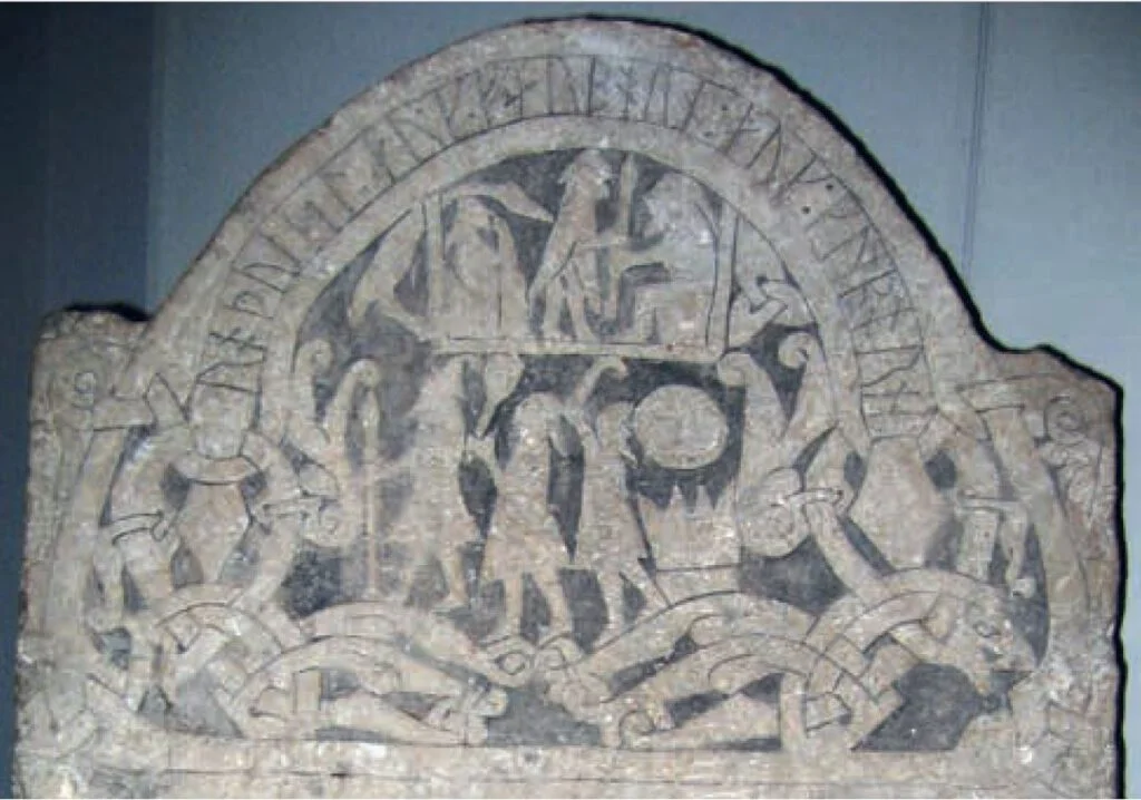 Odin, Thor en Freyr op een Gotlandse runensteen. Historiska museet, Stockholm; afb. uit Vikingen.