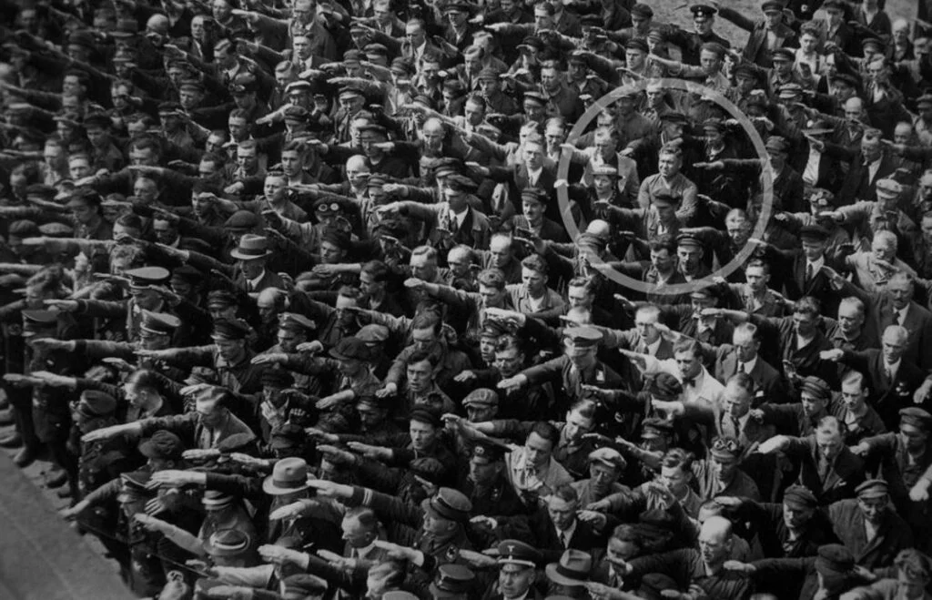 August Landmesser weigert de Hitlergroet te brengen - Hamburg, 1936 