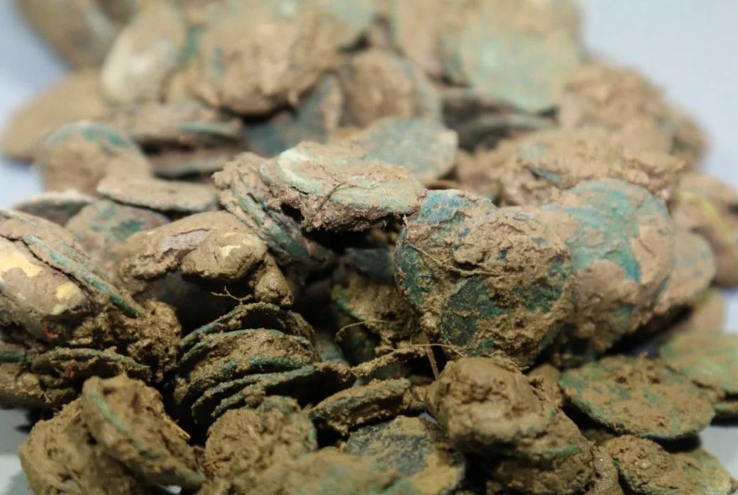 Deel van de illegaal opgegraven Romeinse muntschat 