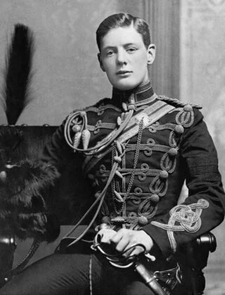 Winston Churchill in militair uniform in 1895 