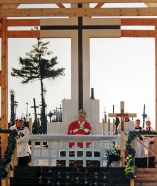 Paus Johannes Paulus II bij de 'Heuvel der Kruisen' in 1993