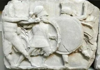 Hoplietenveldslag op het Nereïdenmonument uit Xanthos (British Museum, Londen)