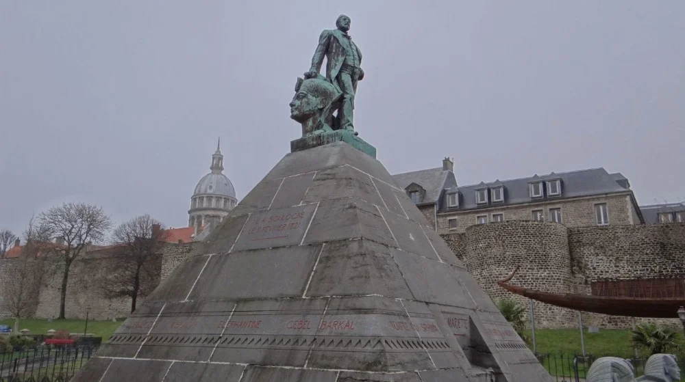 Monument ter nagedachtenis aan Auguste Mariette in Boulogne-sur-Mer