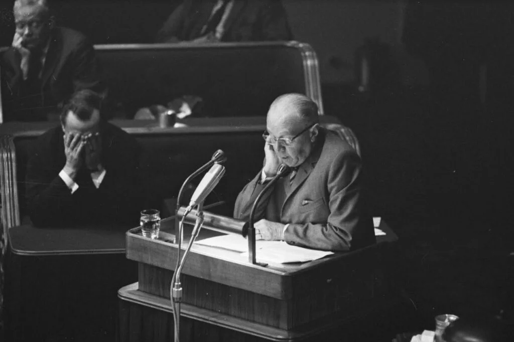 Adams aan het woord in de Eerste Kamer, 4 oktober 1966