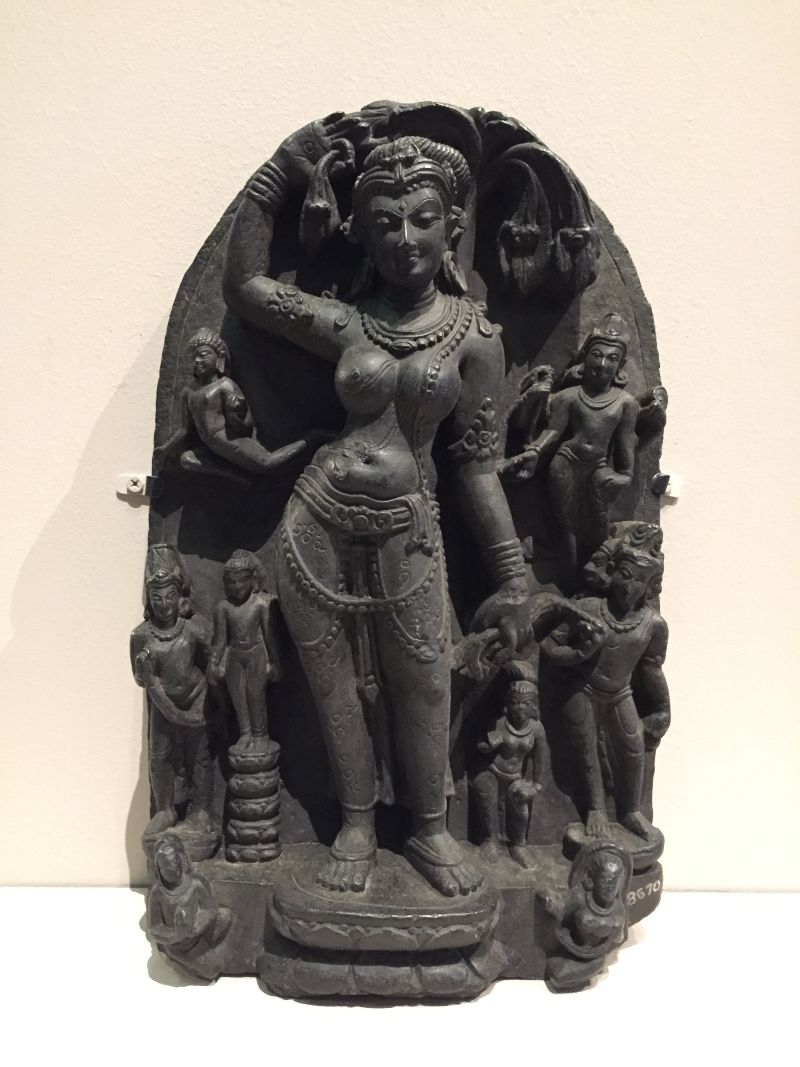 Koningin Maya bevalt van Siddharta Gautama -Scultuur uit de tiende eeuw, India 