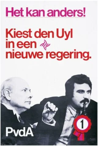 PvdA-verkiezingsposter uit 1972 - Joop den Uyl met Nieuwlinkser André van der Louw