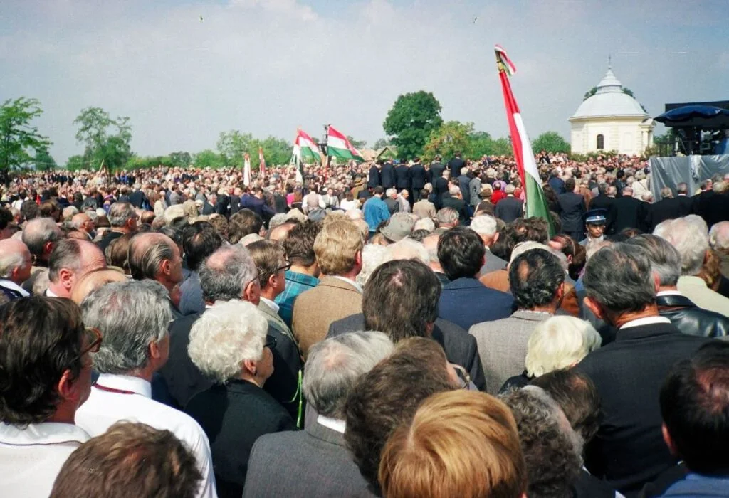 Foto gemaakt tijdens de herbegrafenis van Miklós Horthy in 1993