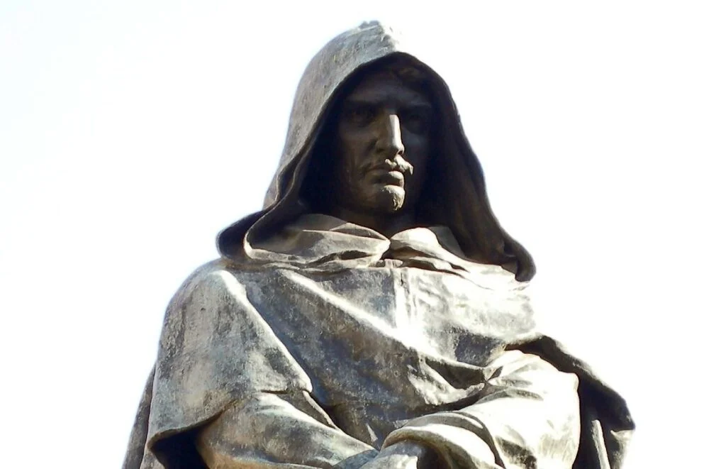 Deel van het standbeeld van Giordano Bruno op de Campo de’ Fiori in Rome
