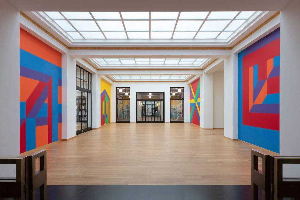 Centrale hal Kunstmuseum Den Haag met werk van Sol LeWitt. Foto: Gerrit Schreurs