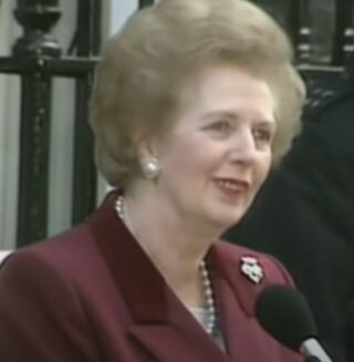 Margaret Thatcher verlaat Downing Street 10
