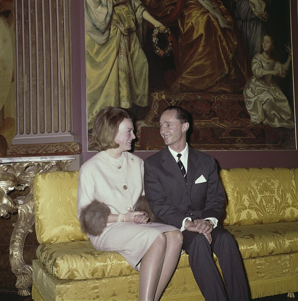 Prinses Irene en haar verloofde Carel Hugo in Paleis Soestdijk, 11 februari 1964