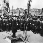 Premier Charles Ruijs de Beerenbrouck bij de opening van de Wilhelminabrug in Maastricht in 1932