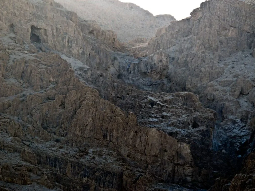 De Qumran-grot waar de Dode Zeerol is gevonden 