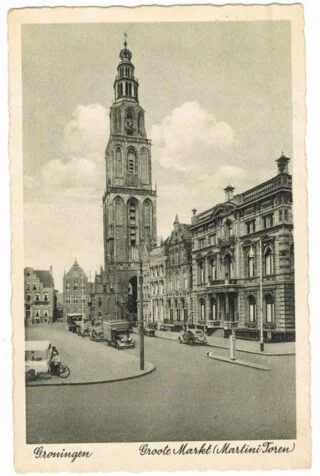 Het Scholtenhuis (rechts) in Groningen
