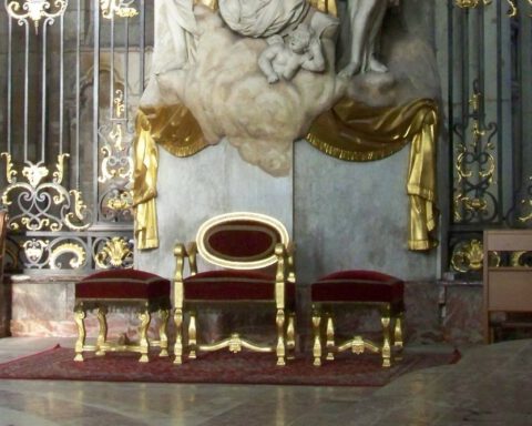 Bisschopszetel in de kathedraal van Amiens