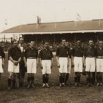 Het Nederlands elftal voor een interland tegen België, 1921. Jan de Natris staat geheel links