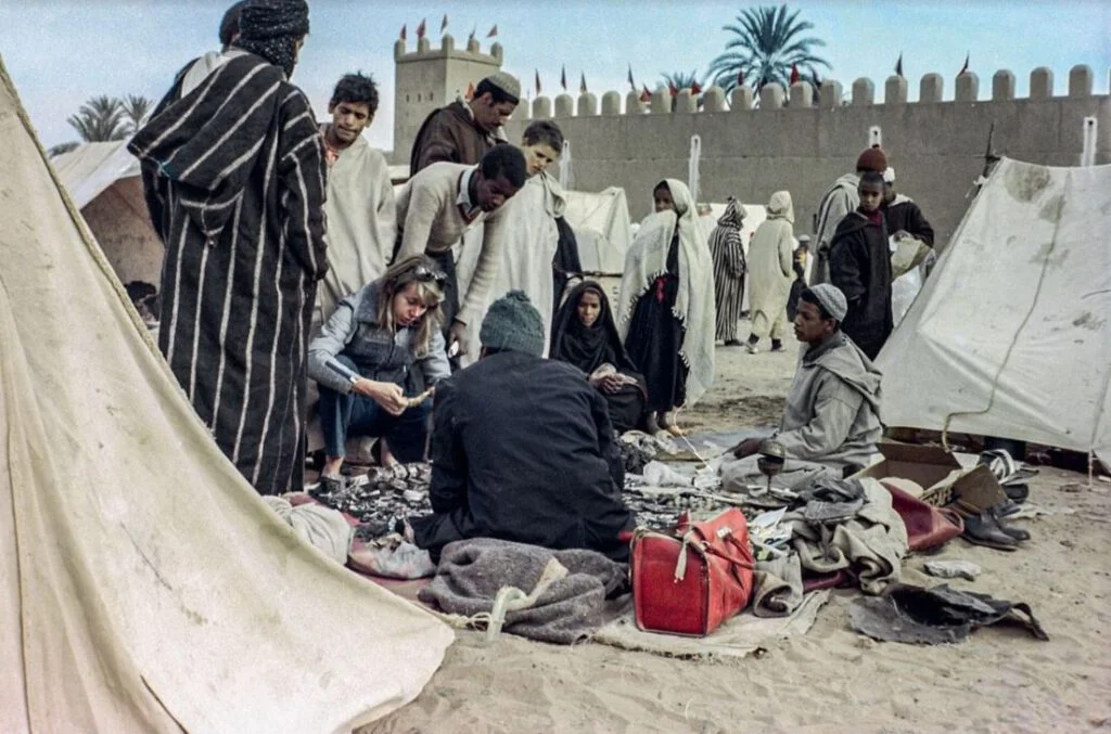 Verkoop van berberjuwelen - Foto uit ‘Berber Memories – Women and jewellery in Morocco’ (Yale University Press)