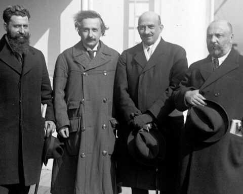 Mossinson, Einstein, Weizmann en Ussishkin, april 1921