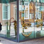Koning Willem-Alexander bij de Gouden Koets tijdens de opening van de tentoonstelling