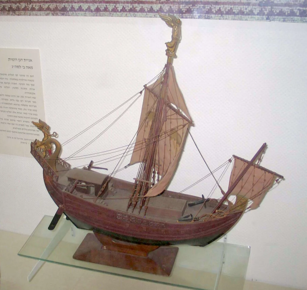 Voorbeeld van een kleiner Romeins graanschip. Grotere exemplaren hadden meestal drie masten
