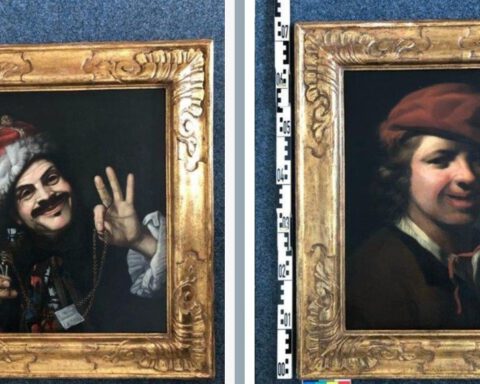 De twee gevonden schilderijen. Links het werk van Bellotti, rechts het schilderij van Samuel van Hoogstraten