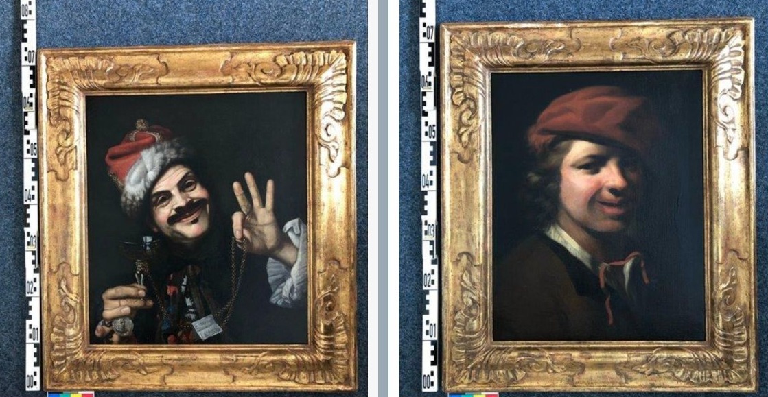 De twee gevonden schilderijen. Links het werk van Bellotti, rechts het schilderij van Samuel van Hoogstraten