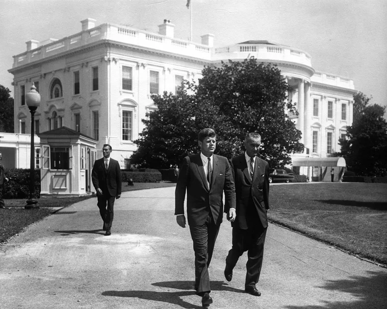 President Kennedy en vice-president Johnson, augustus 1961