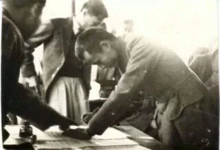 Aung San ondertekent het Verdrag van Panglong, 12 februari 1947