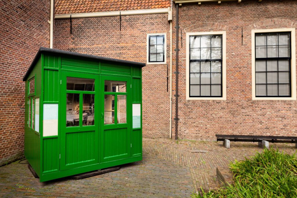 Het TBC-huisje in de tuin van Rijksmuseum Boerhaave