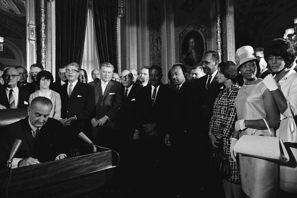 President Johnson ondertekent de Voting Rights Act van 1965