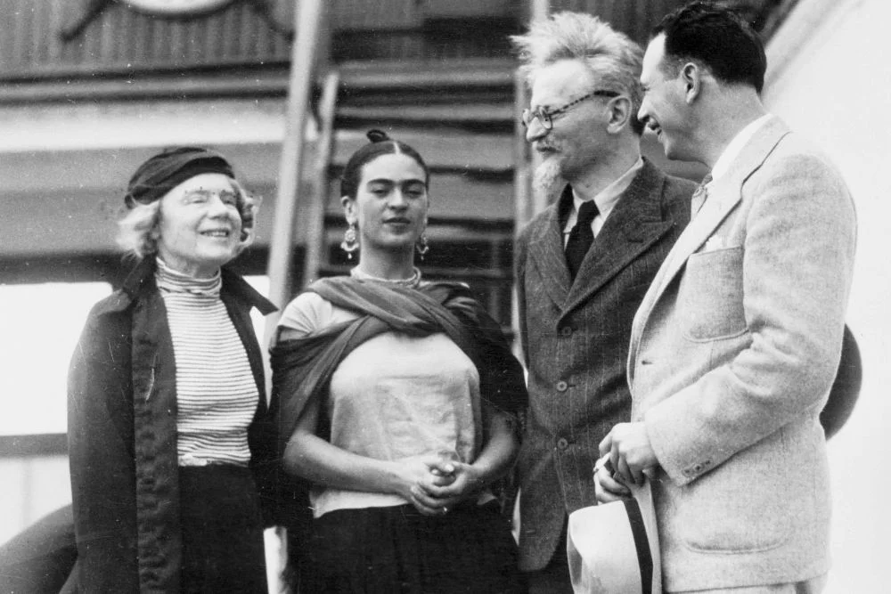 Acme Photo, Mevr. Trotsky, Frida Kahlo, Leon Trotsky en Max Schachtman, Tampico, Mexico, 1937, Throckmorton Fine Art, New York